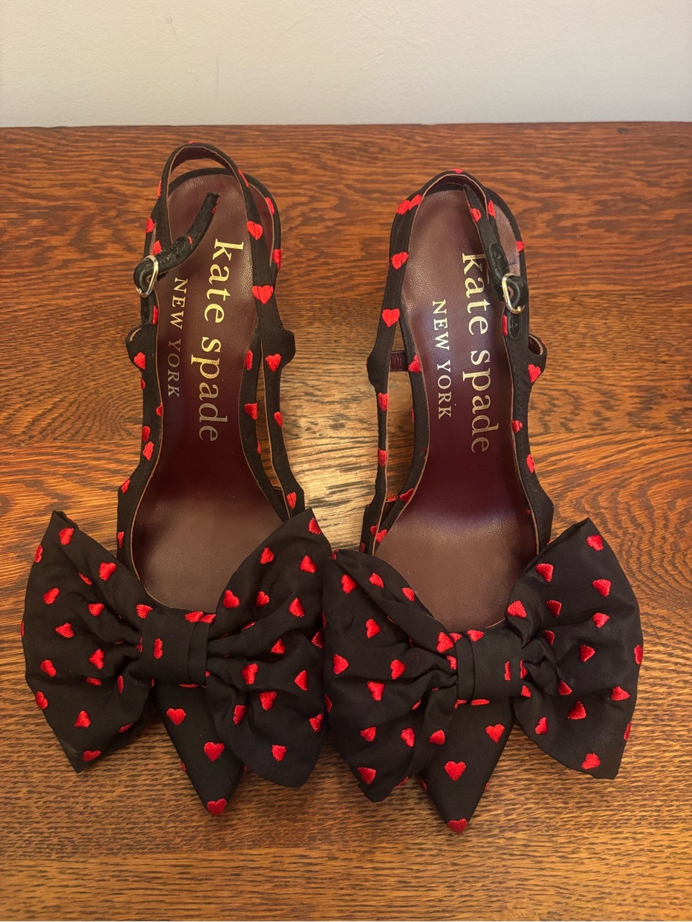 kate spade Black Slingback Heels with Red Heart Bow Accents size 5B